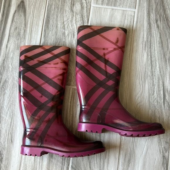 Burberry Shoes - Burberry Ombre Raspberry Rain Boots/Booties Plaid 37